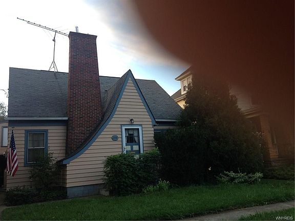 2nd image of 298 Thompson St