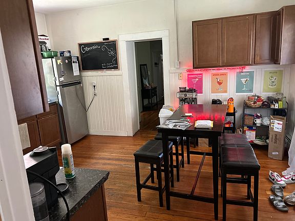 3rd image of 807 Main St #1