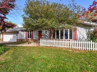 2122 Sunnyside Dr, Waukesha, WI 53186