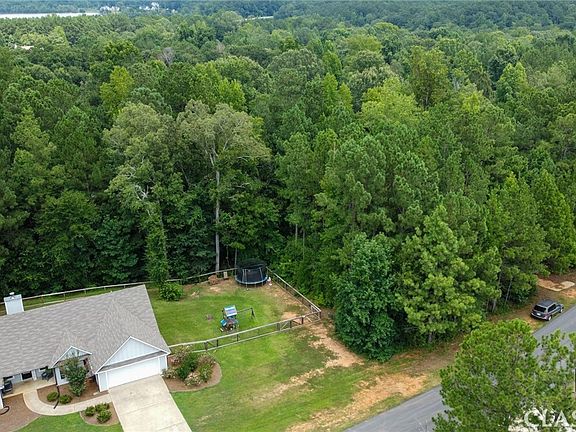 3rd image of 1090 Oak Hill Lane