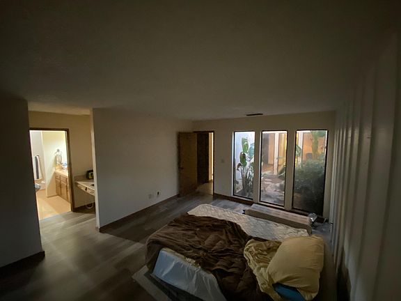 Master Bedroom also has great Atrium view. Walk-in closet and seating area before large master bath with Roman tiled tub/shower.