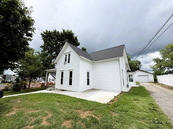 3rd image of 203 Donnell St