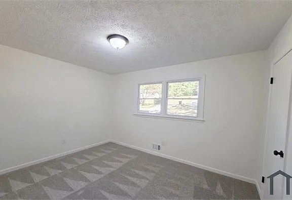110 Amanda Ct — Photo 11