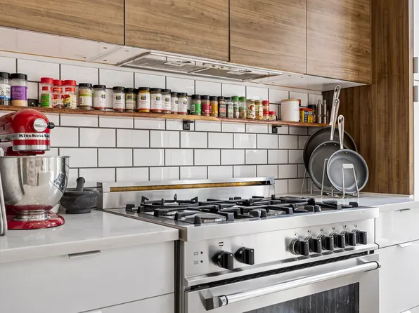 456 Bainbridge Street image 19 of 40