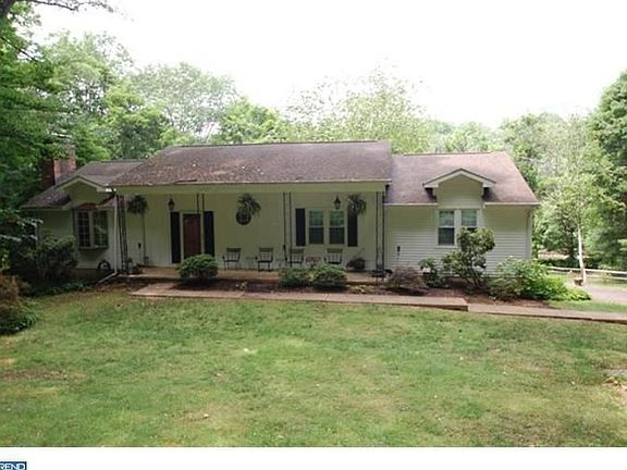 3rd image of 8 Yorkridge Trl