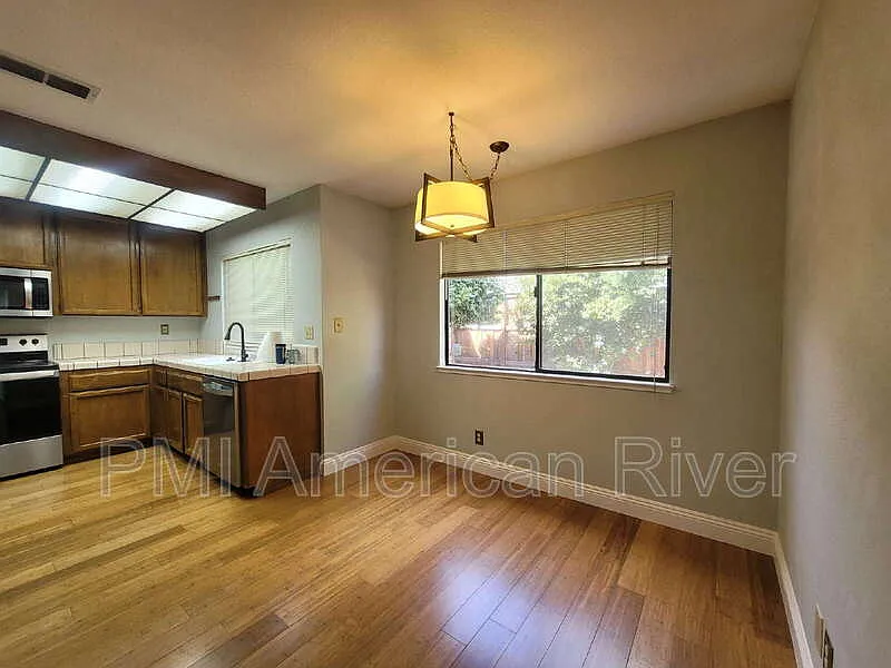 2 bed, 2.0 bath, 1184 sqft, $2,300 — Photo 3