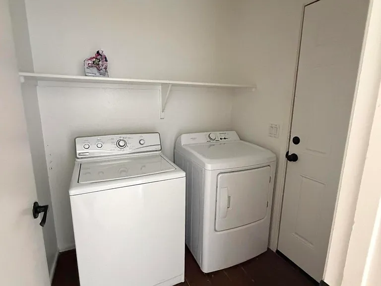 1933 E Tyson Pl — Photo 6