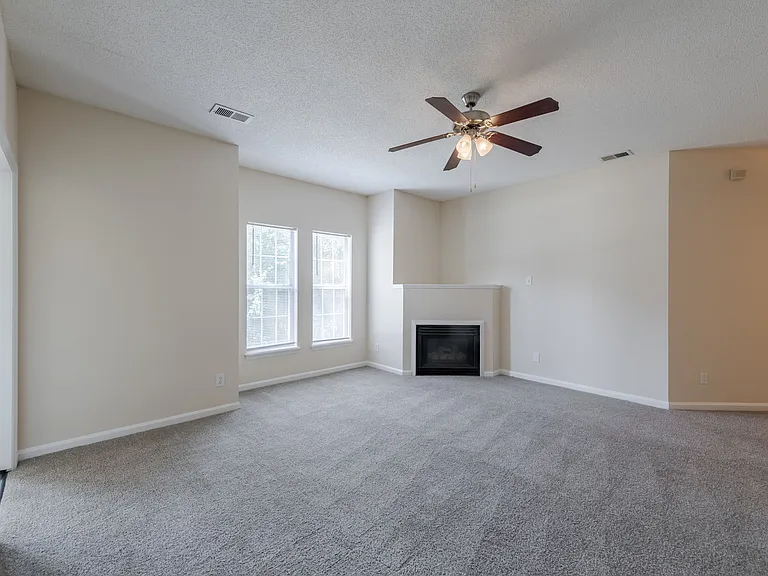 Abbington Place Apartments — Photo 9