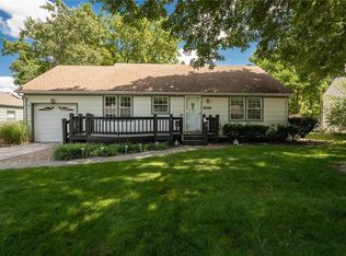 6607 W 73rd St, Overland Park, KS 66204