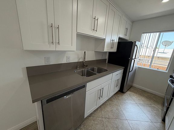 5th image of 3724 S Bentley Ave #204