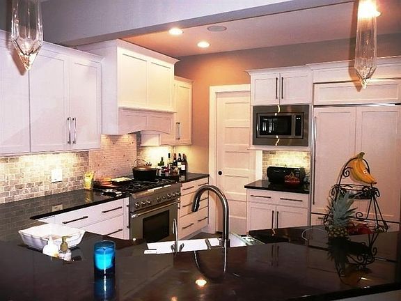 5th image of 544 Empress Ave