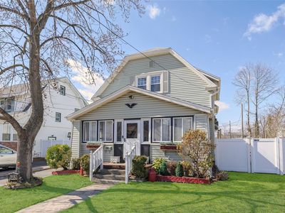 2982 Bayview Court, Oceanside, NY, 11572