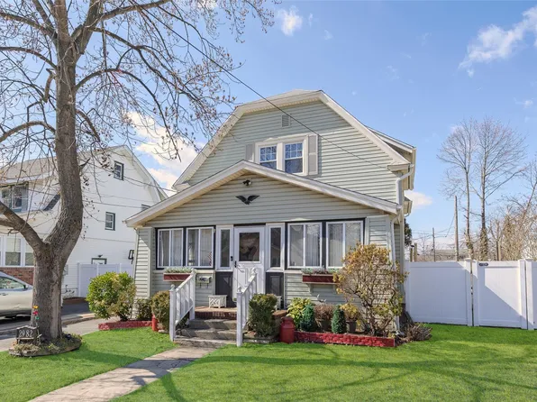 2982 Bayview Court, Oceanside, NY 11572
