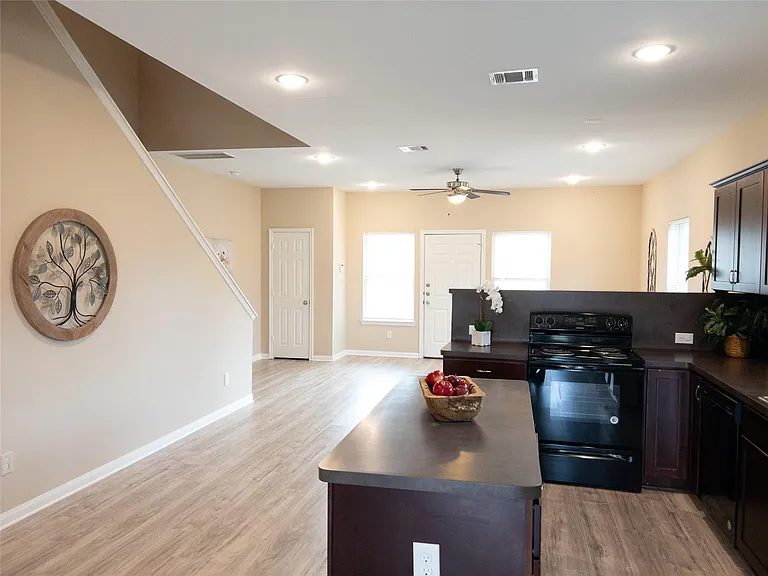 3986 Avenue B — Photo 13