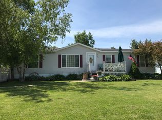 208 Hillcrest Dr, Clarks Grove, MN 56016