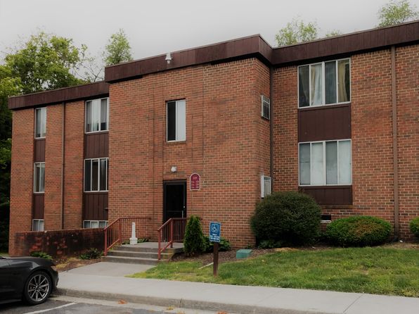 225 Chalmers Ct #1A