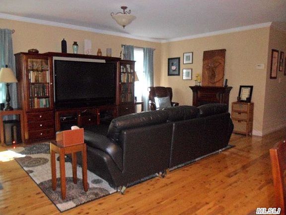 4th image of 10 Saddler Ln