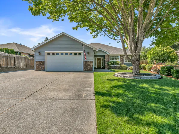 121 Mini Ln, Grants Pass, OR 97527