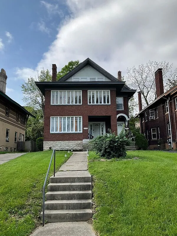 Building Photo - 611 E Mitchell Ave #2