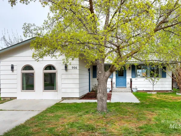 906 E 4th St, Emmett, ID 83617