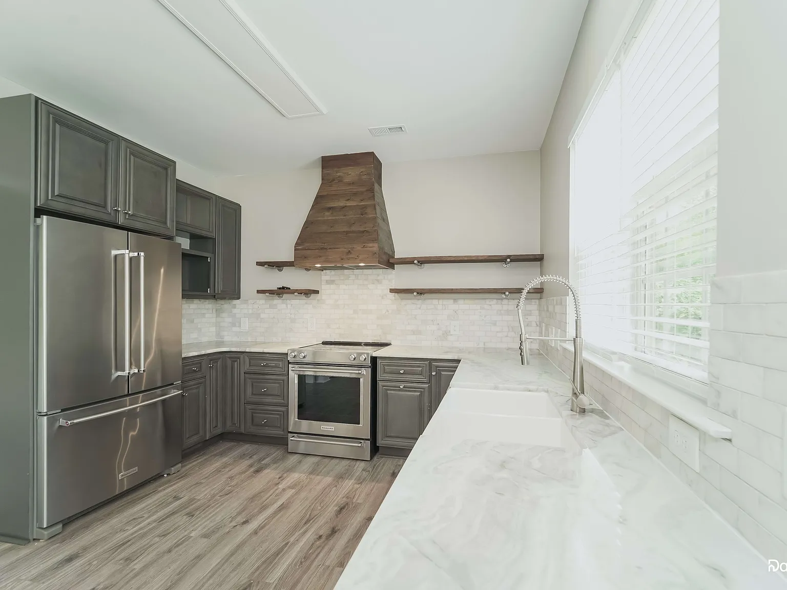 3 bed, 2.5 bath, 2102 sqft, $2,715 — Photo 4