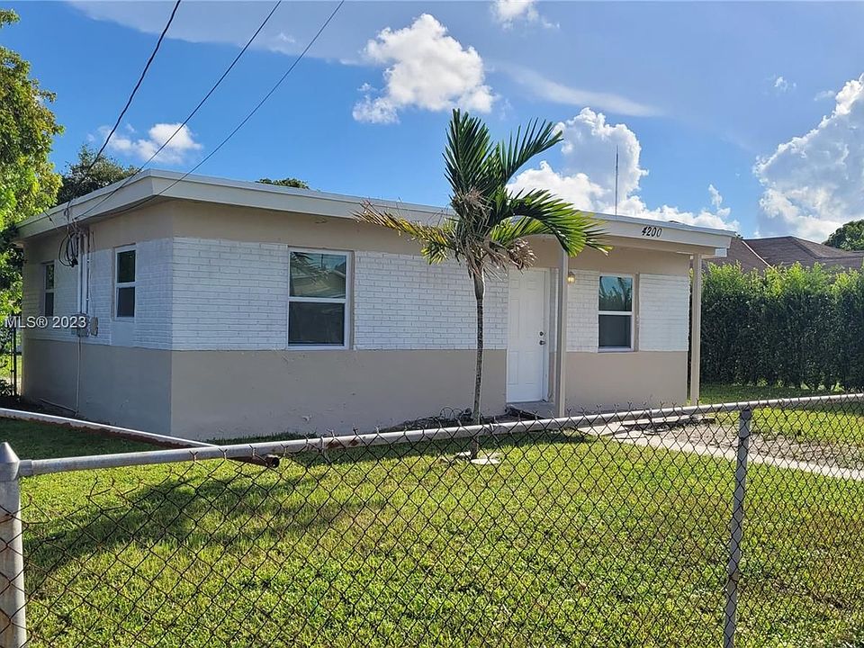 2nd image of 4200 SW 24th St