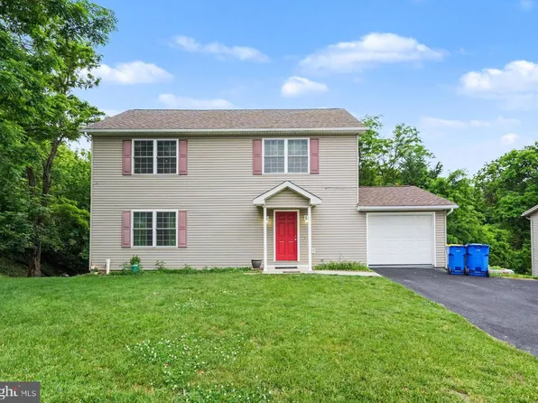 725 Lindenwood Ln, Steelton, PA 17113