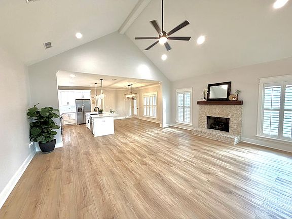 4th image of 124 Royale Orleans Ct