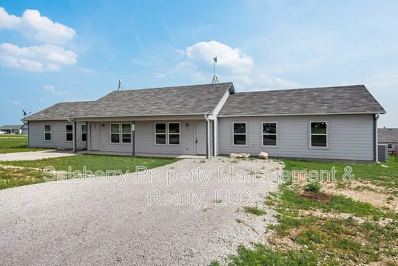 3 bed, 2.0 bath, 1112 sqft, $1,499 — Photo 4