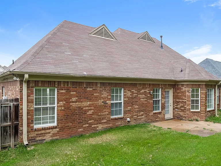 9555 Morning Shadow Dr — Photo 17
