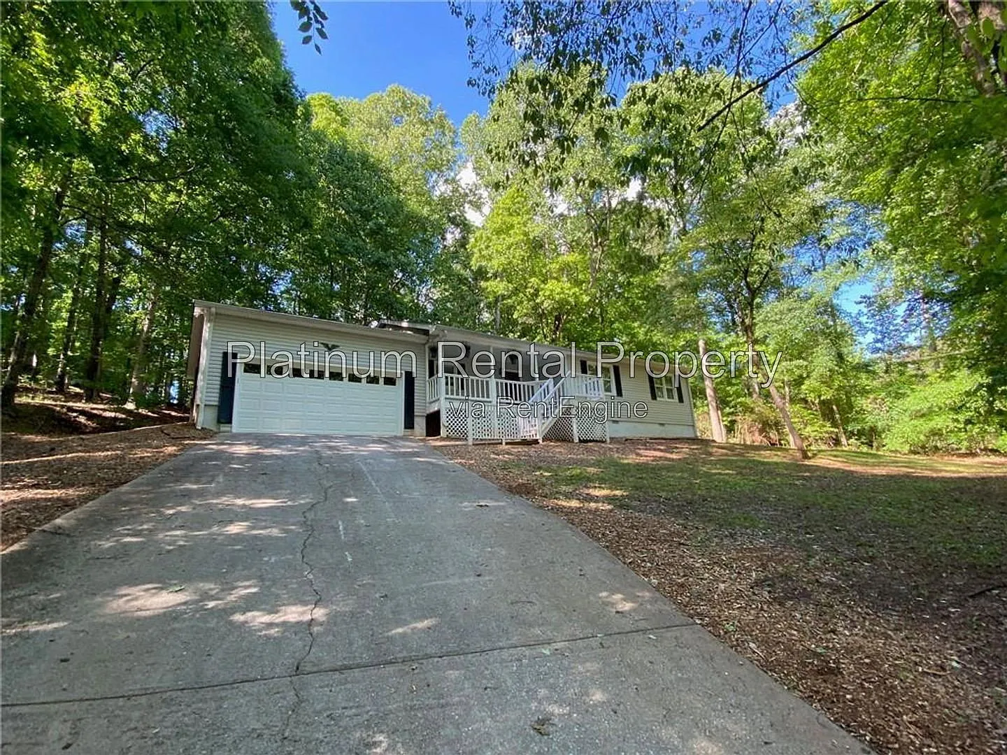 3 bed, 2.0 bath, 1315 sqft, $2,000 — Photo 2