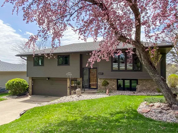 2631 S Lyons St, Sioux City, IA 51106