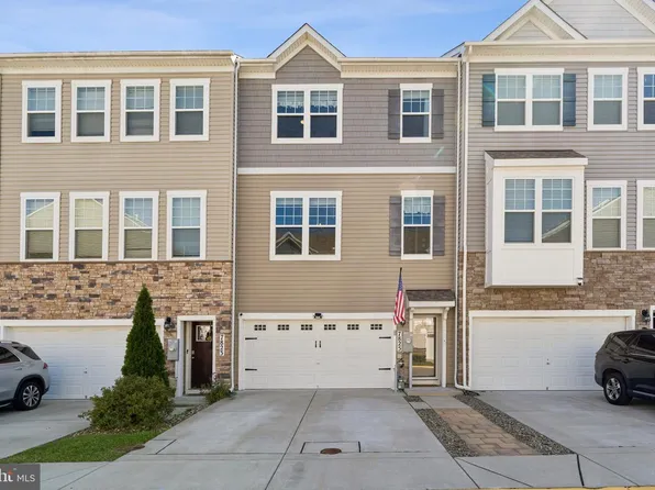7825 Amalfi Ln, Severn, MD 21144
