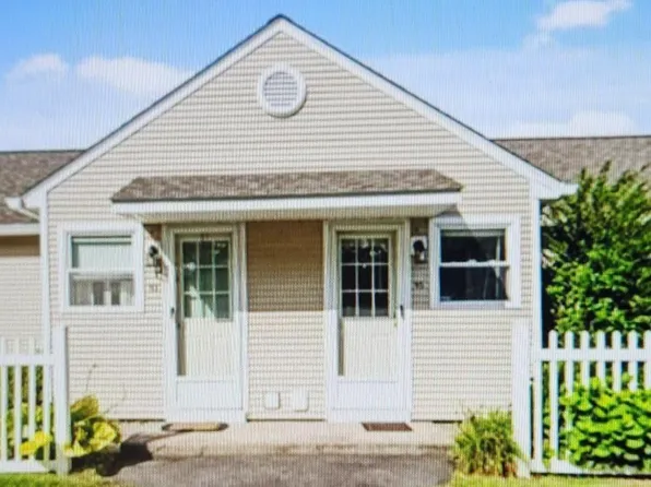 95 Collins St, Chicopee, MA 01022