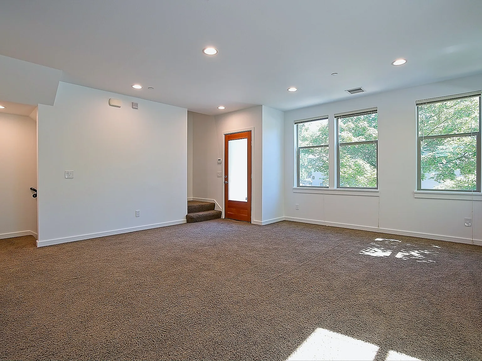 2 bed, 2.5 bath, 1240 sqft, $3,500 — Photo 2