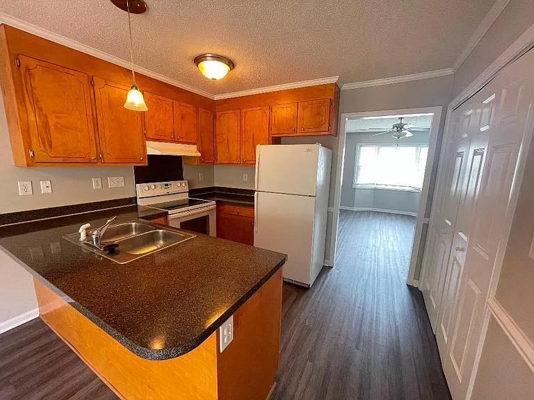 1217 Cross Creek Cir #E4 — Photo 6