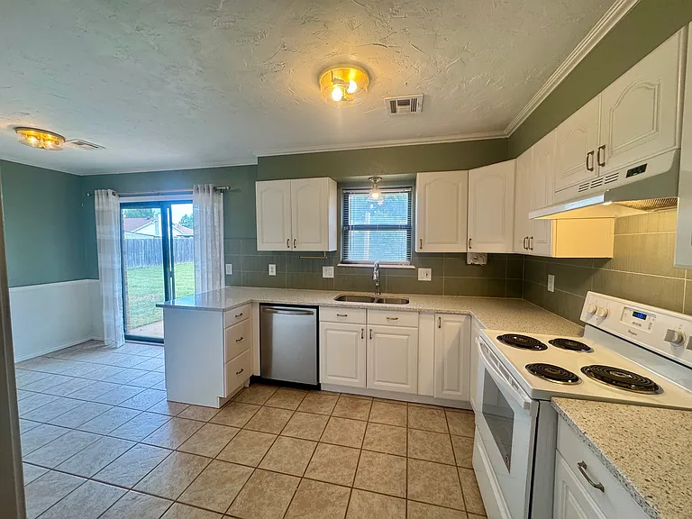 1500 Vulcan Cir — Photo 3