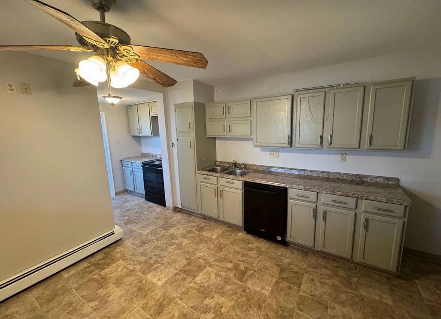 Wonderful split 3 bedroom Northampton — Photo 4