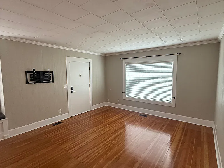 923 S 21st Ave — Photo 8