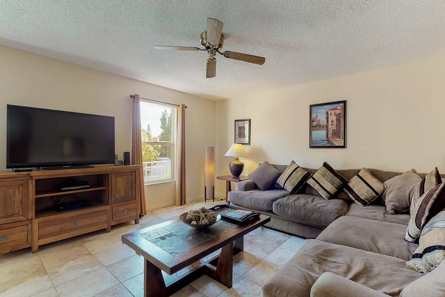 3 bed, 2.0 bath, 1528 sqft, $8,802 — Photo 3