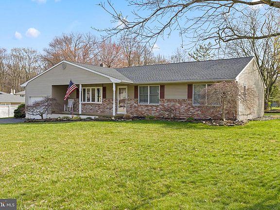 2nd image of 603 Flock Rd