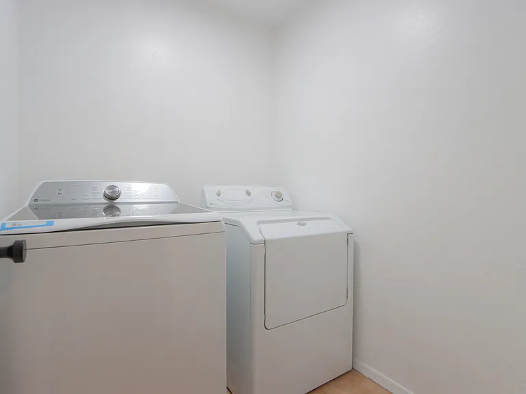 305 W Settlers Trl — Photo 21