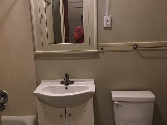 3rd image of 5003 15th Ave NE APT 102