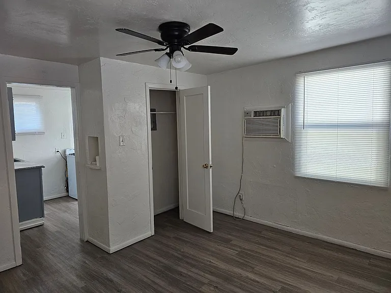 1370 N Country Club Rd — Photo 5
