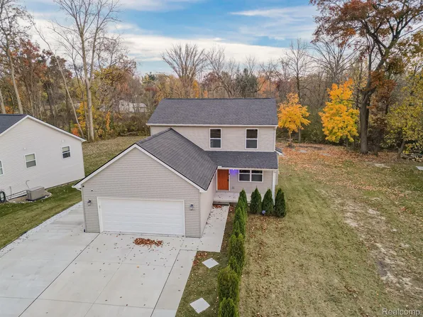 1231 Jeffwood Dr, Waterford, MI 48327