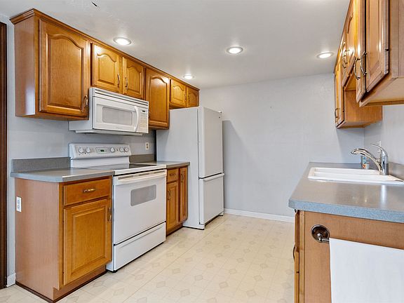 4th image of 1726 Williamsburg Rd