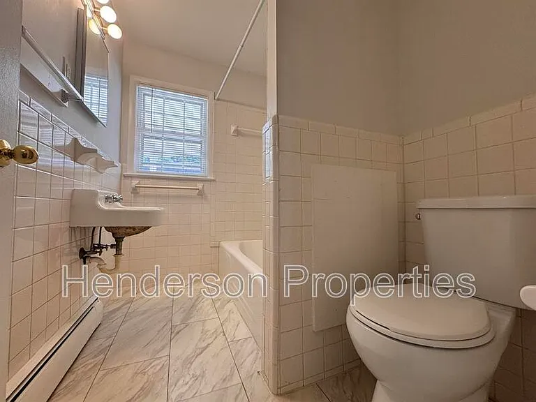 642 E Broad St #A-1 — Photo 7