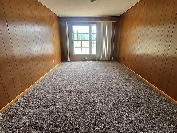 2nd image of 2 Crestwood Ln
