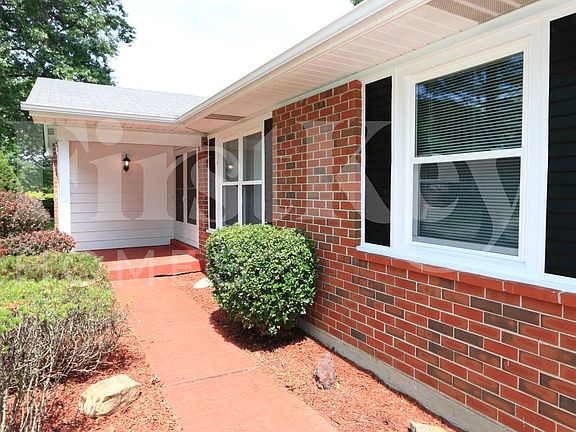 3rd image of 2155 Canterbury Dr