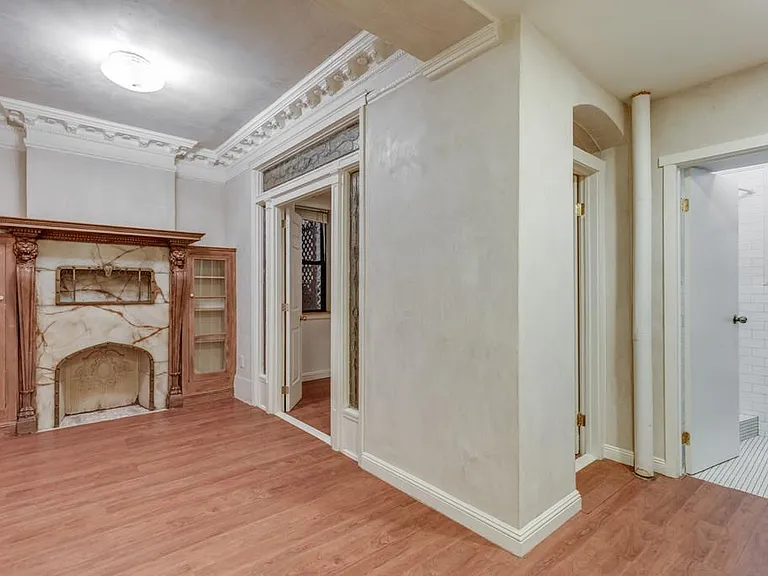 105 E 15th St #6 — Photo 5